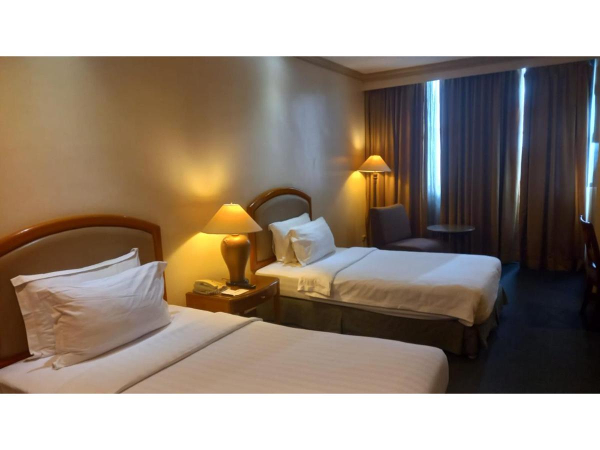 Capital O 914 Makati Palace Hotel Makati City Exterior photo